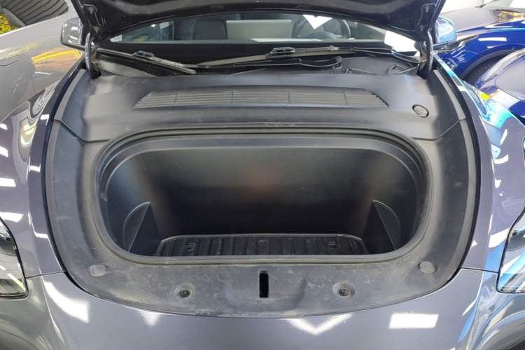 Used Tesla Model Y 2022 Rear-Wheel-Drive Version Engine Bay