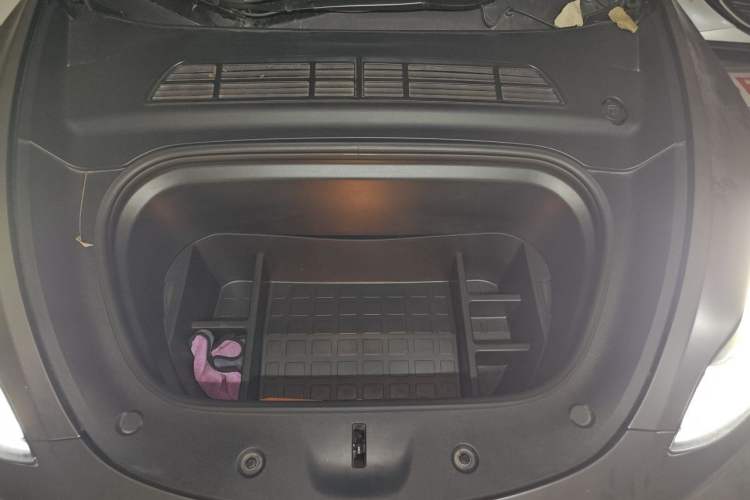 Used Tesla Model Y 2022 Rear-Wheel-Drive Version Engine Bay
