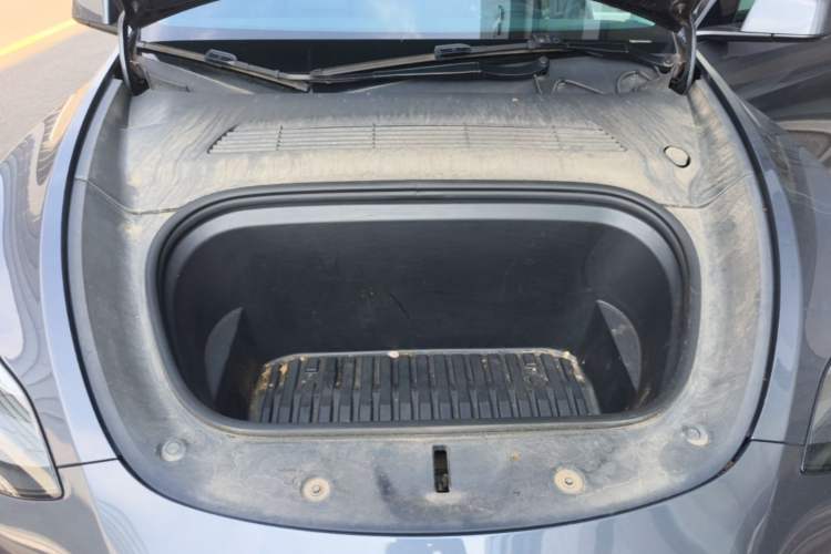 Used Tesla Model Y 2022 Rear-Wheel-Drive Version Engine Bay