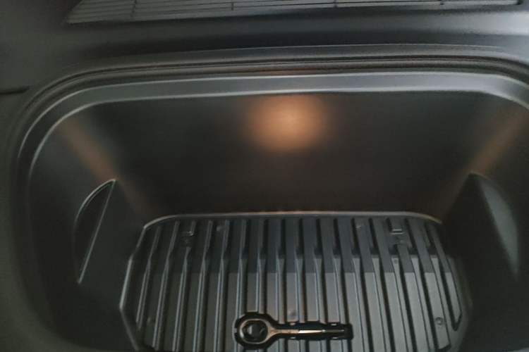 Used Tesla Model Y 2022 Rear-Wheel-Drive Version Engine Bay