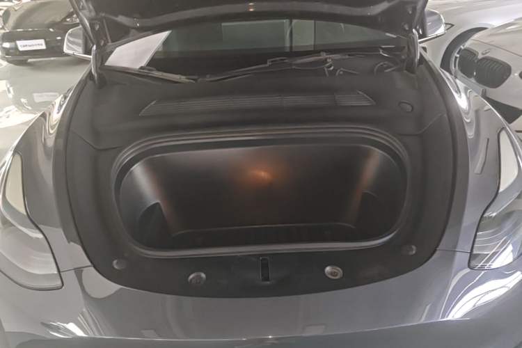 Used Tesla Model Y 2022 Rear-Wheel-Drive Version Engine Bay
