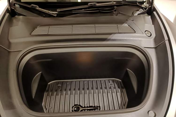 Used Tesla Model Y 2022 Rear-Wheel-Drive Version Engine Bay