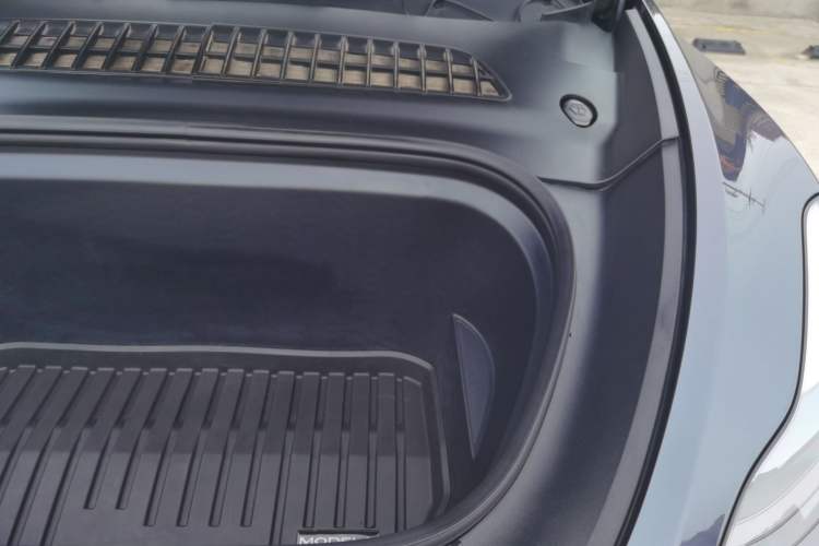 Used Tesla Model Y 2022 Performance High-Performance All-Wheel-Drive Version Engine Bay Left