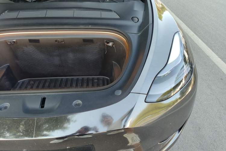 Used Tesla Model Y 2022 Rear-Wheel-Drive Version Engine Bay Left
