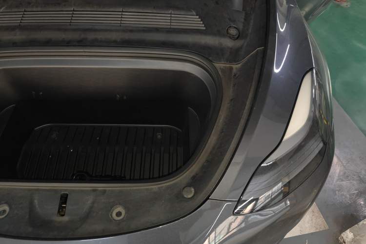 Used Tesla Model Y 2022 Rear-Wheel-Drive Version Engine Bay Left