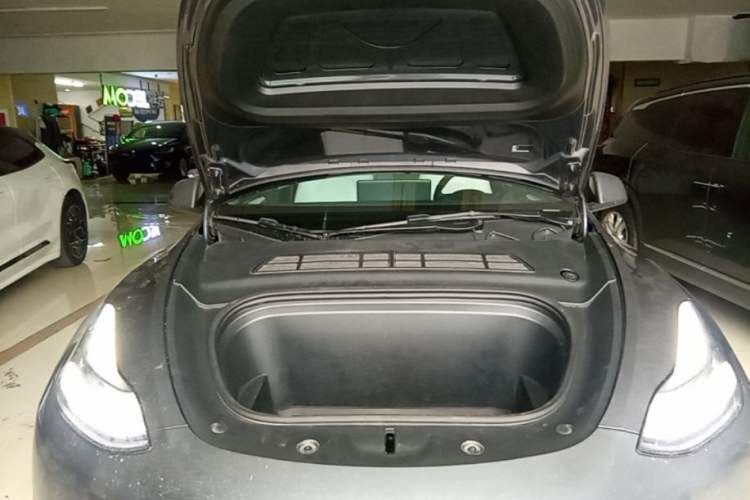 Used Tesla Model Y 2022 Rear-Wheel-Drive Version Engine Bay
