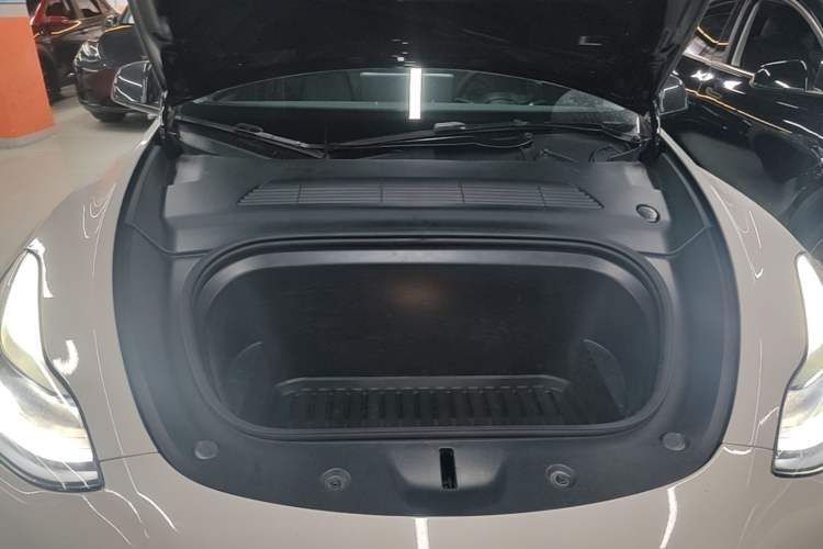 Used Tesla Model Y 2022 Rear-Wheel-Drive Version Engine Bay