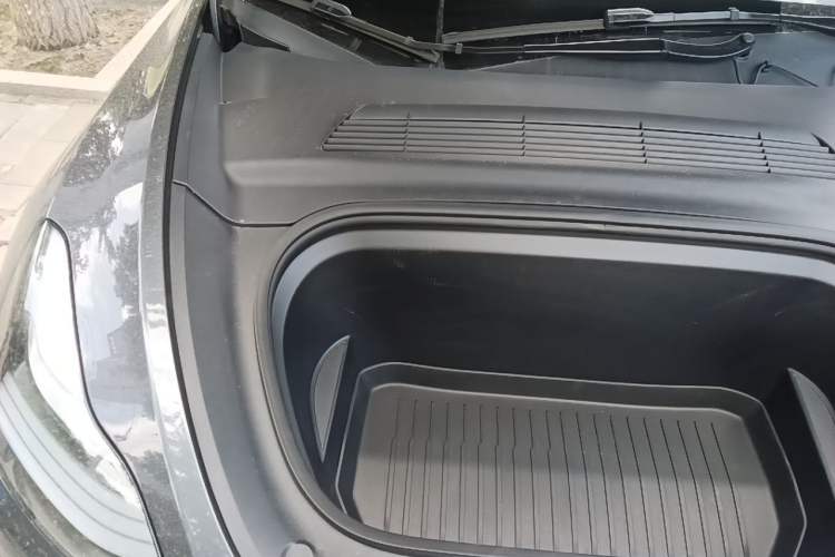 Used Tesla Model Y 2022 Rear-Wheel-Drive Version Engine Bay Right