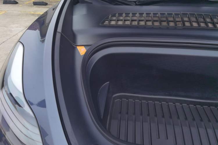 Used Tesla Model Y 2022 Performance High-Performance All-Wheel-Drive Version Engine Bay Right