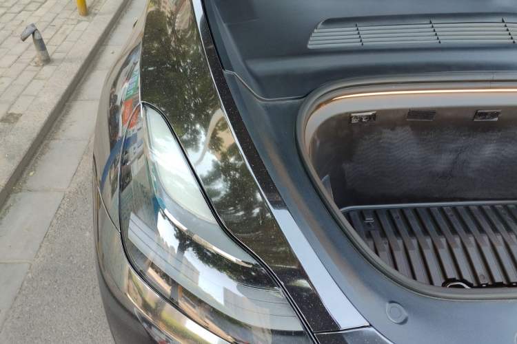 Used Tesla Model Y 2022 Rear-Wheel-Drive Version Engine Bay Right