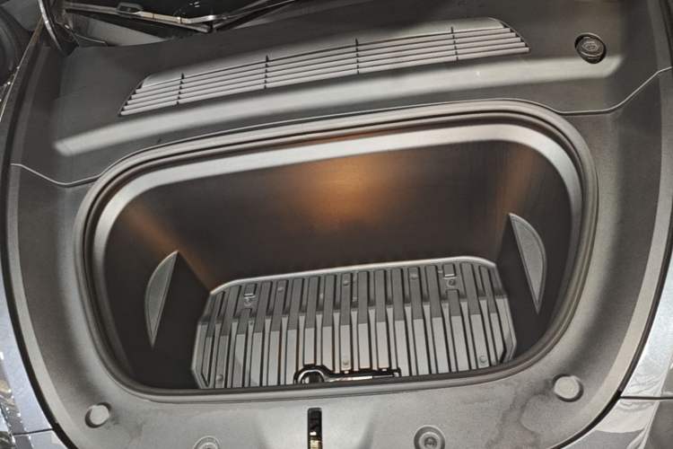 Used Tesla Model Y 2022 Performance High-Performance All-Wheel-Drive Version Engine Bay
