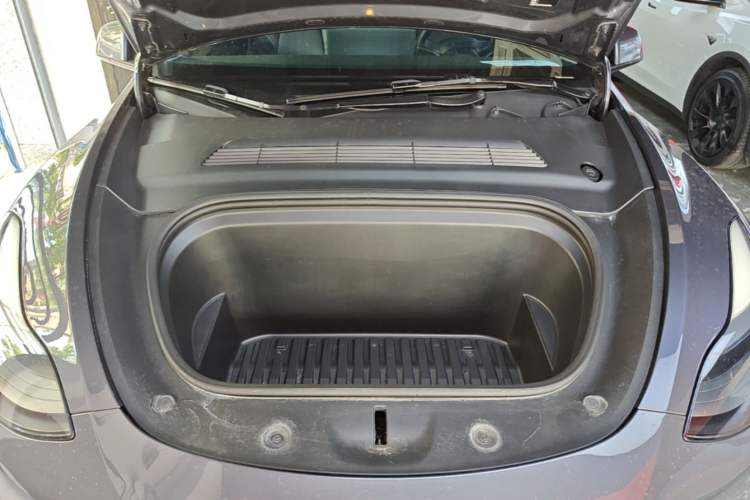 Used Tesla Model Y 2022 Rear-Wheel-Drive Version Engine Bay