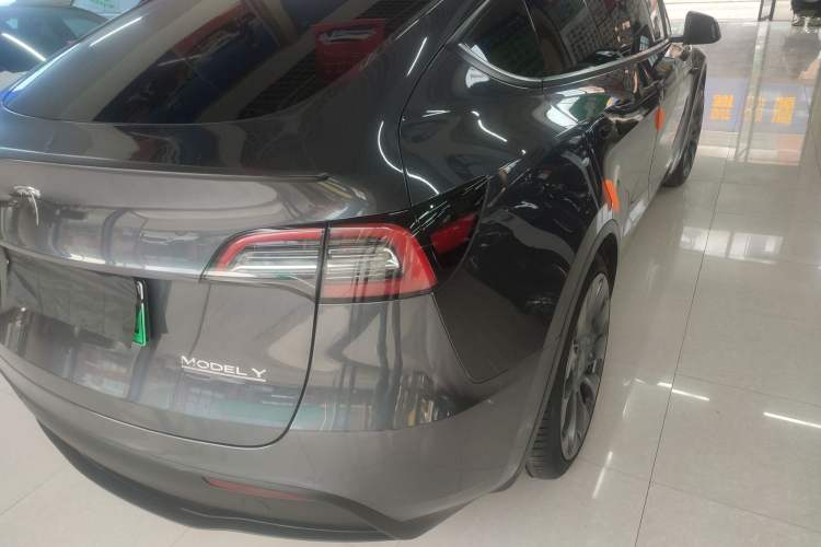 Used Tesla Model Y 2022 Performance High-Performance All-Wheel-Drive Version Exterior 3