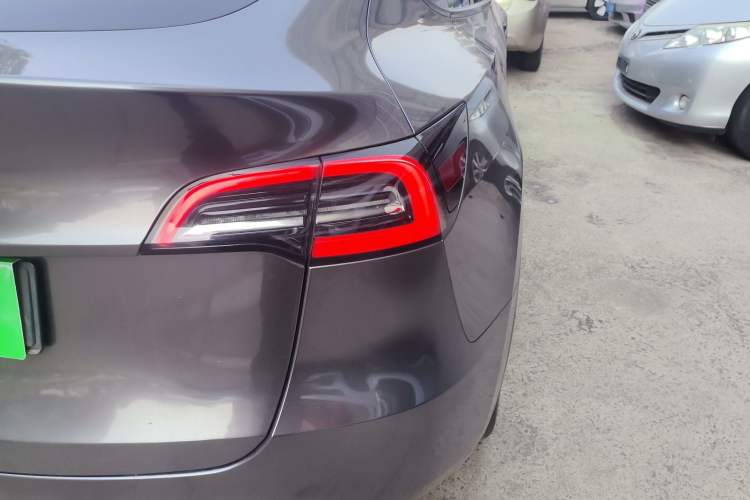 Used Tesla Model Y 2022 Long-Range All-Wheel-Drive Version Exterior 3