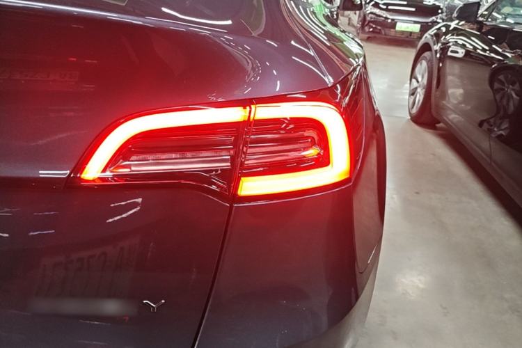 Used Tesla Model Y 2022 Long-Range All-Wheel-Drive Version Exterior 3