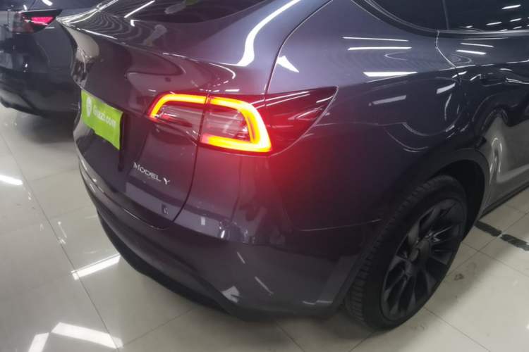 Used Tesla Model Y 2022 Long-Range All-Wheel-Drive Version Exterior 3