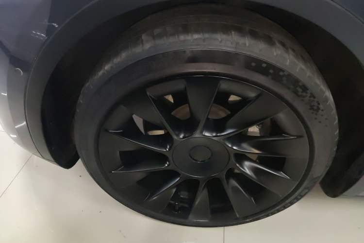 Used Tesla Model Y 2022 Long-Range All-Wheel-Drive Version Exterior 3