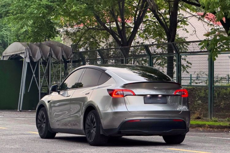 Used Tesla Model Y 2022 Long-Range All-Wheel-Drive Version Exterior 4
