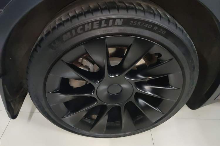 Used Tesla Model Y 2022 Long-Range All-Wheel-Drive Version Exterior 4