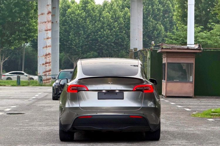 Used Tesla Model Y 2022 Long-Range All-Wheel-Drive Version Exterior 6