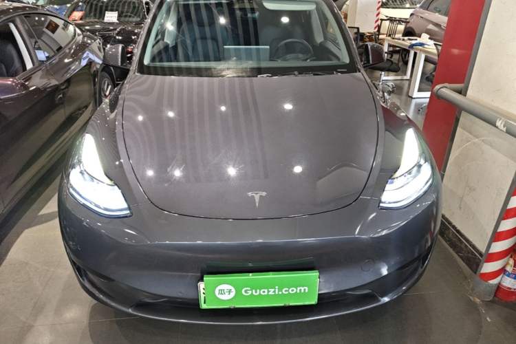 Used Tesla Model Y 2022 Rear-Wheel-Drive Version Front