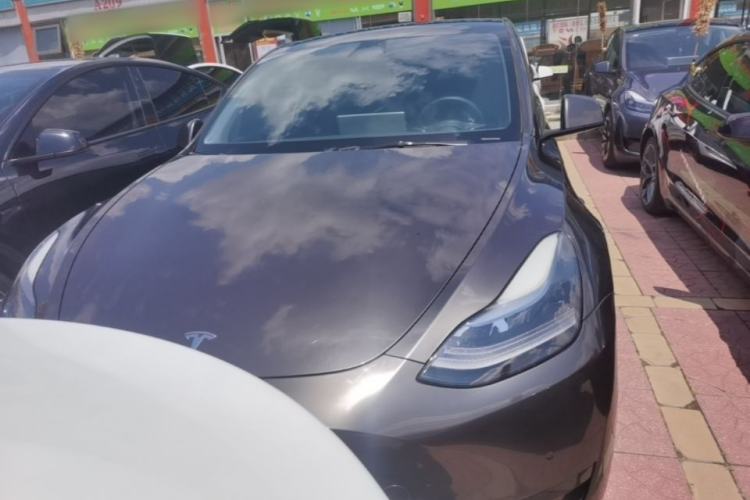 Used Tesla Model Y 2022 Rear-Wheel-Drive Version Front