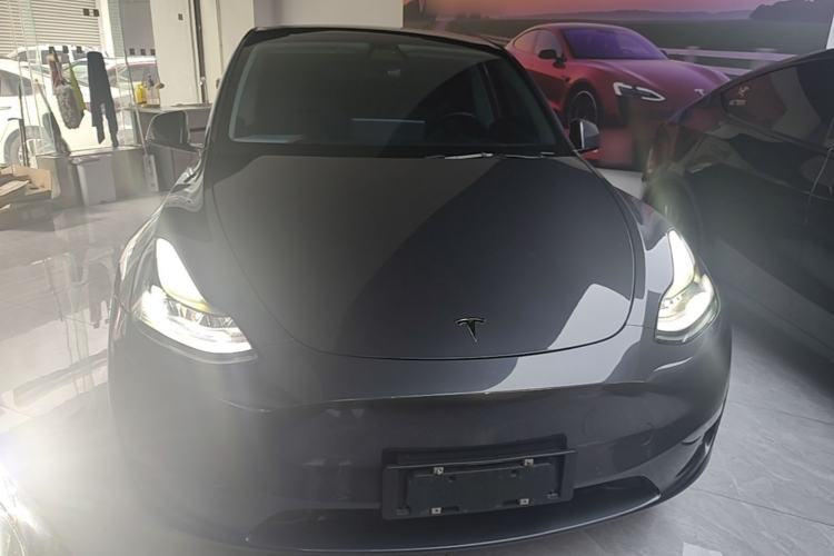 Used Tesla Model Y 2022 Long-Range All-Wheel-Drive Version Front
