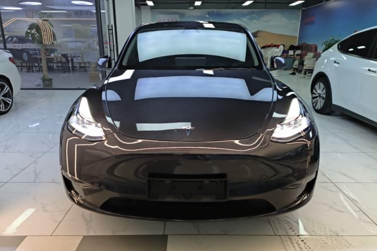Used Tesla Model Y 2022 Long-Range All-Wheel-Drive Version Front