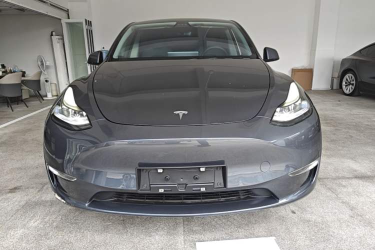 Used Tesla Model Y 2022 Long-Range All-Wheel-Drive Version Front