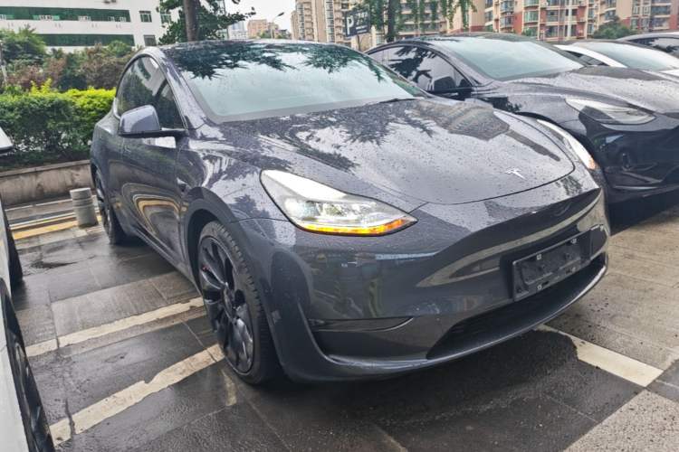 Used Tesla Model Y 2022 Performance High-Performance All-Wheel-Drive Version Front Right 45 Deg