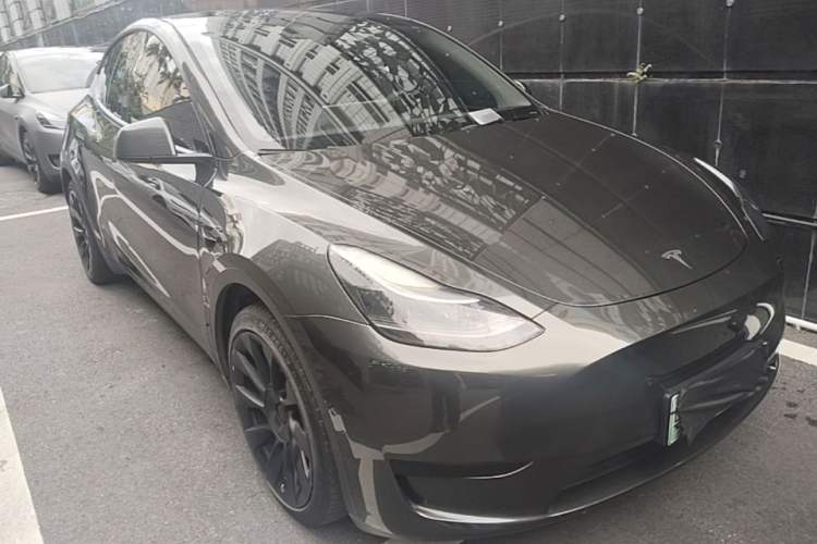 Used Tesla Model Y 2022 Rear-Wheel-Drive Version Front Right 45 Deg