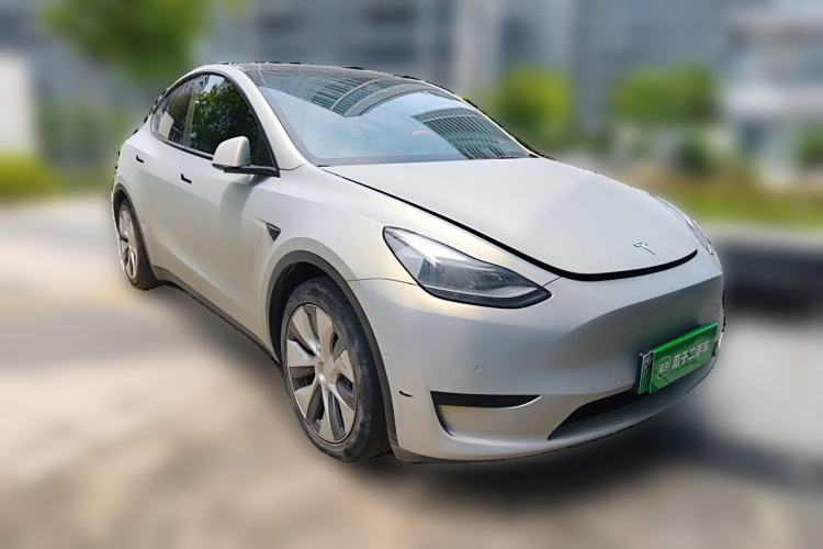 Used Tesla Model Y 2022 Rear-Wheel-Drive Version Front Right 45 Deg