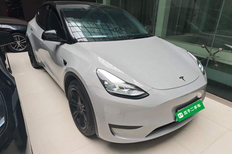 Used Tesla Model Y 2022 Rear-Wheel-Drive Version Front Right 45 Deg