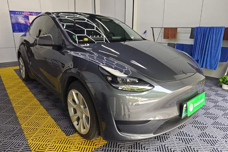 Used Tesla Model Y 2022 Rear-Wheel-Drive Version Front Right 45 Deg