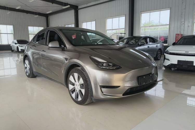 Used Tesla Model Y 2022 Rear-Wheel-Drive Version Front Right 45 Deg