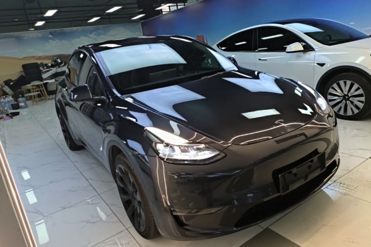 Used Tesla Model Y 2022 Long-Range All-Wheel-Drive Version Front Right 45 Deg