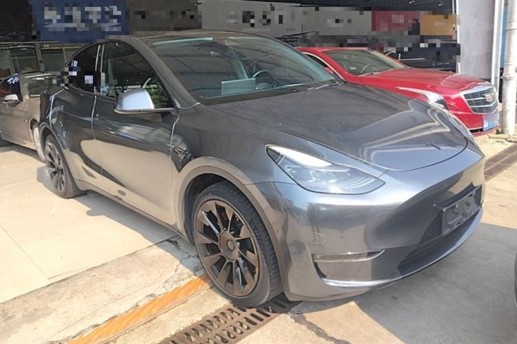 Used Tesla Model Y 2022 Long-Range All-Wheel-Drive Version Front Right 45 Deg