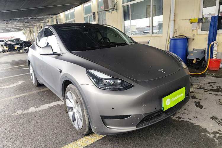 Used Tesla Model Y 2022 Rear-Wheel-Drive Version Front Right 45 Deg