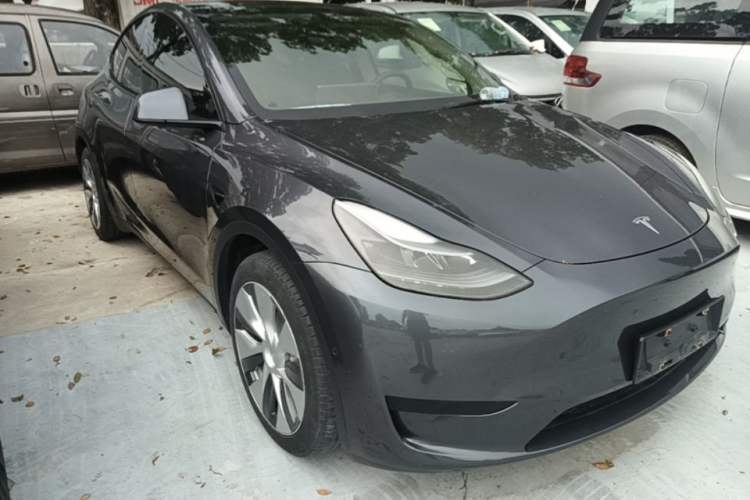 Used Tesla Model Y 2022 Rear-Wheel-Drive Version Front Right 45 Deg