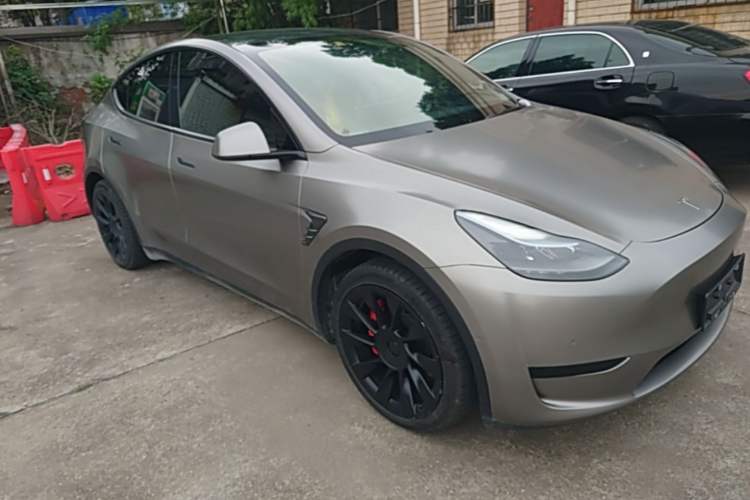 Used Tesla Model Y 2022 Rear-Wheel-Drive Version Front Right 45 Deg