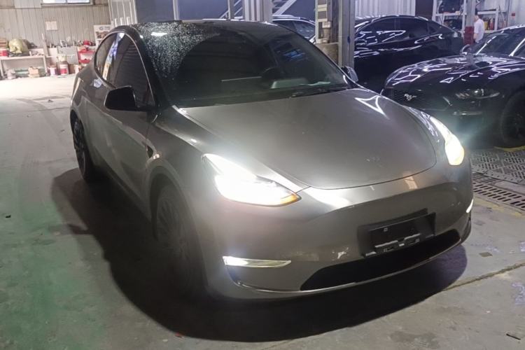Used Tesla Model Y 2022 Long-Range All-Wheel-Drive Version Front Right 45 Deg