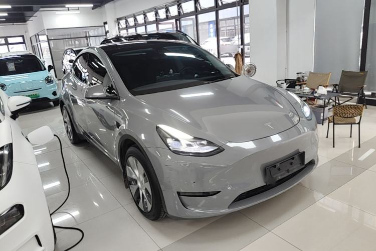 Used Tesla Model Y 2022 Revised Version Long-Range All-Wheel Drive Front Right 45 Deg