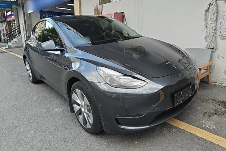 Used Tesla Model Y 2022 Long-Range All-Wheel-Drive Version Front Right 45 Deg