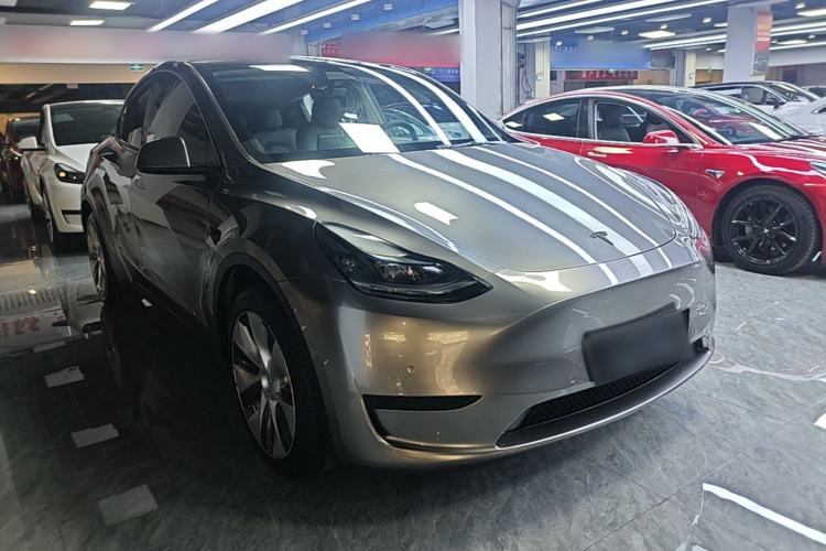 Used Tesla Model Y 2022 Rear-Wheel-Drive Version Front Right 45 Deg