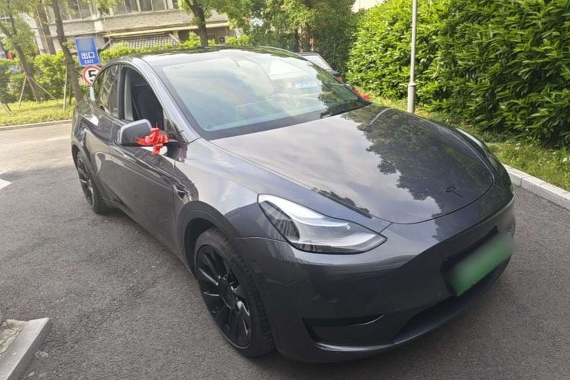 Used Tesla Model Y 2022 Rear-Wheel-Drive Version Front Right 45 Deg