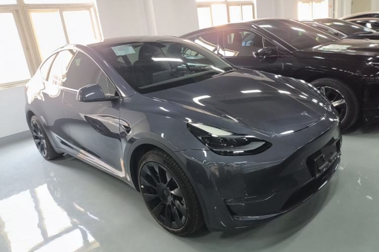 Used Tesla Model Y 2022 Long-Range All-Wheel-Drive Version Front Right 45 Deg