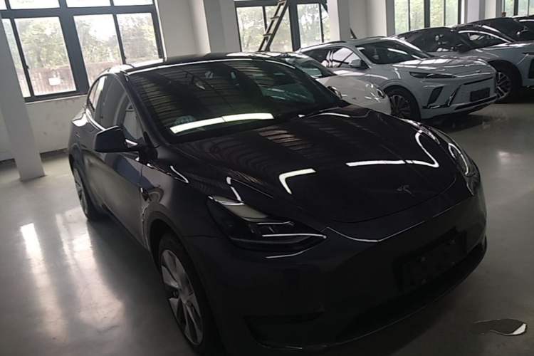 Used Tesla Model Y 2022 Rear-Wheel-Drive Version Front Right 45 Deg