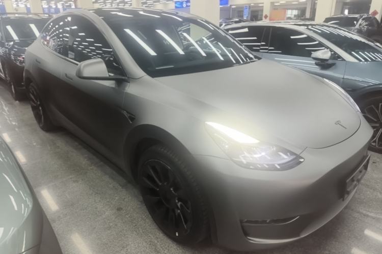 Used Tesla Model Y 2022 Long-Range All-Wheel-Drive Version Front Right 45 Deg