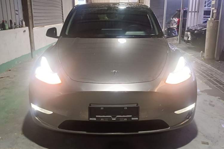 Used Tesla Model Y 2022 Long-Range All-Wheel-Drive Version Front