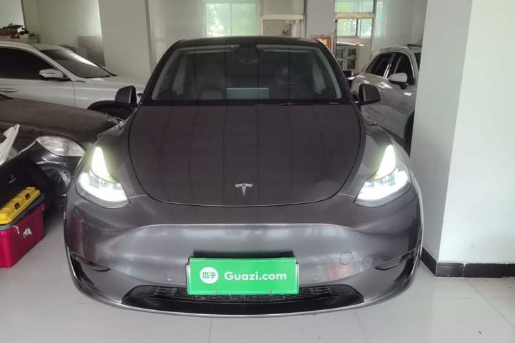 Used Tesla Model Y 2022 Long-Range All-Wheel-Drive Version Front